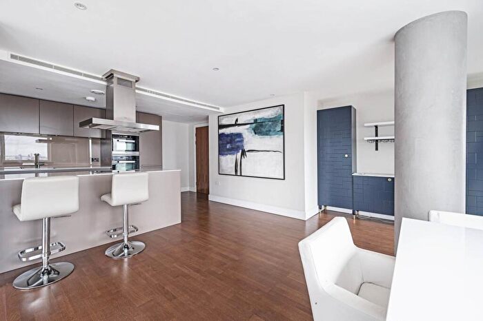 3 Bedroom Flat To Rent In Whitechapel High Street, Aldgate, London, E1