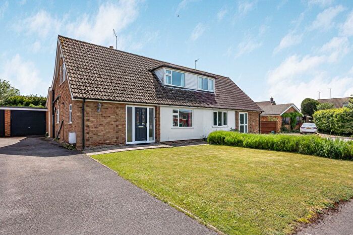 3 Bedroom Semi Detached House For Sale In Brookside, Watlington, OX49
