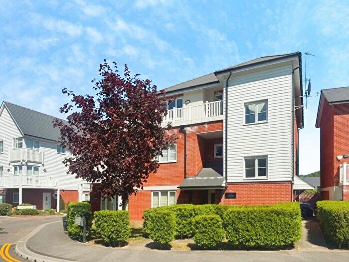 1 Bedroom Apartment For Sale In Sierra Road, High Wycombe, Buckinghamshire, HP11