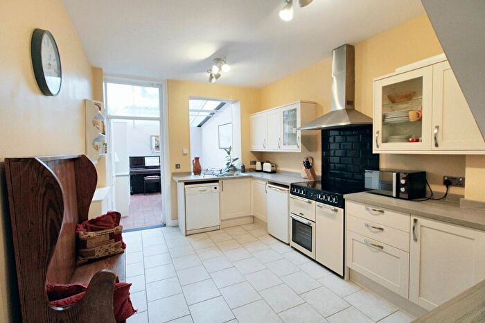 3 Bedroom Terraced House For Sale In Exeter Street, Salisbury, SP1