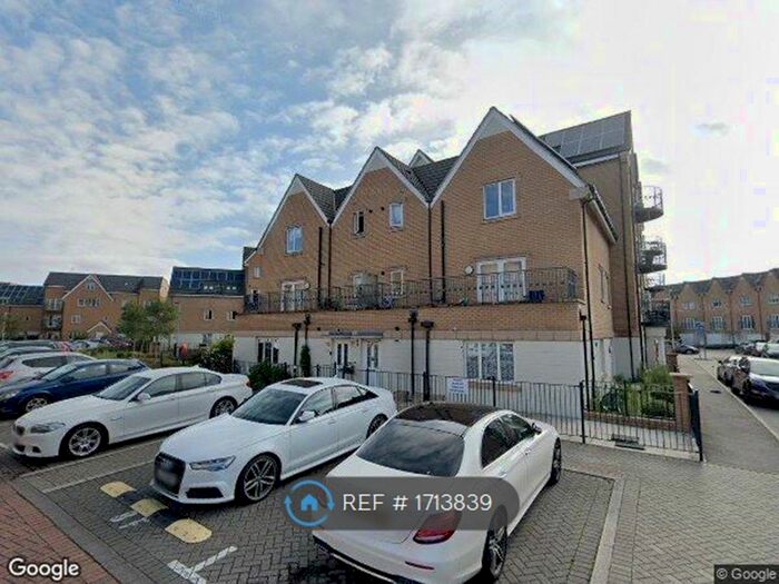 2 Bedroom Flat To Rent In Spa House, Hayes, UB3