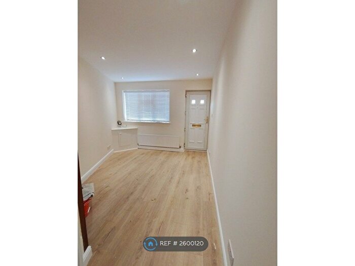 1 Bedroom End Of Terrace House To Rent In Princess Road, Aylesbury, HP21