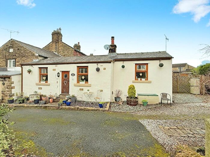 2 Bedroom Cottage For Sale In Back Lane, Leeds, LS12