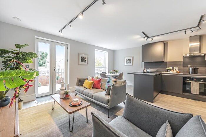 2 Bedroom Flat To Rent In Plassy Road Catford, SE6