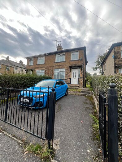 3 Bedroom Semi Detached House To Rent In Dalcross Grove, Bradford, BD5