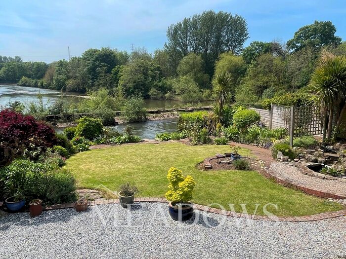 3 Bedroom Flat To Rent In Salmon Pool Lane, Exeter, EX2