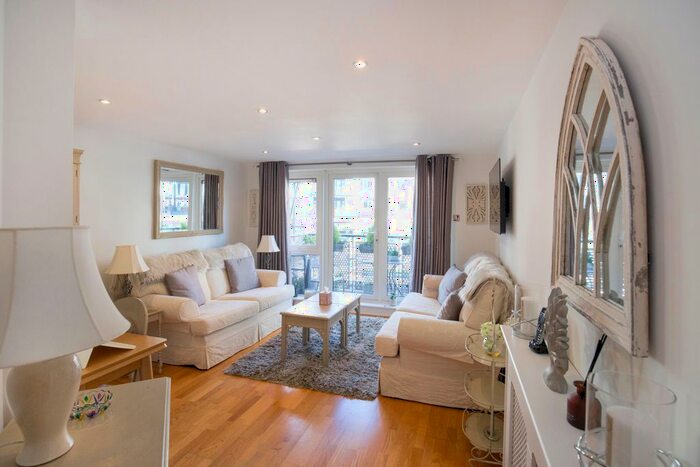 2 Bedroom Flat For Sale In Charter Quay, Kingston Upon Thames, KT1