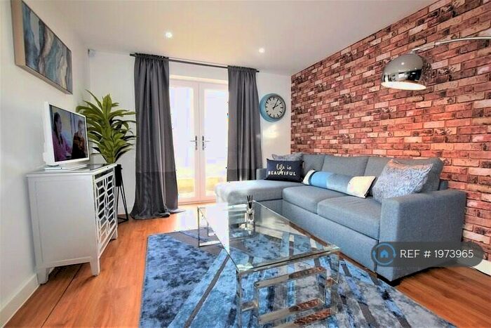 2 Bedroom Flat To Rent In Savoy Place, Bristol, BS4