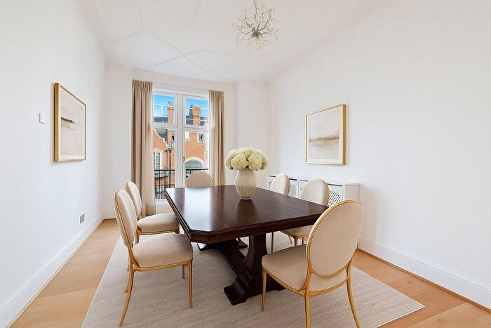 3 Bedroom Flat To Rent In Chiltern Street, Marylebone, W1U