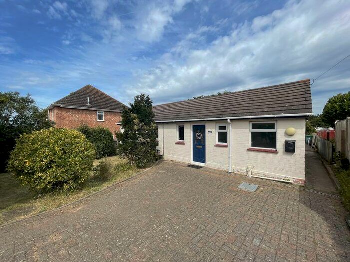 4 Bedroom Bungalow To Rent In Woodvale Road, Cowes, PO31