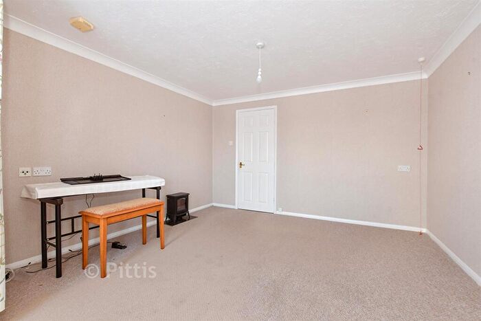 2 Bedroom Flat For Sale In Sandown Road, Sandown, Isle Of Wight, PO36