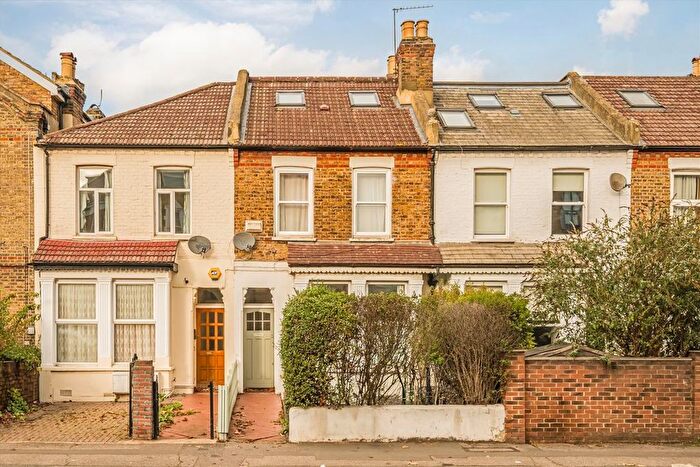 2 Bedroom Flat For Sale In Kingston Road, Wimbledon, SW19