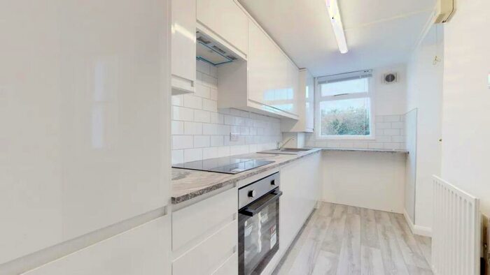 1 Bedroom Flat To Rent In Waddon Park Av, CR0