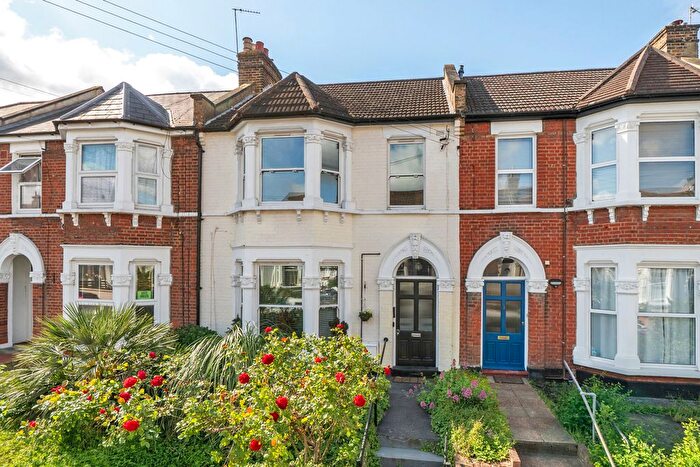 2 Bedroom Flat For Sale In Fordel Road, London, SE6
