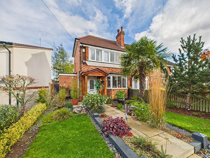 3 Bedroom Semi Detached House For Sale In Westhill Road, Birmingham, B38