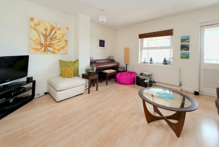 1 Bedroom Apartment To Rent In Belmont Street, Camden, London, NW1