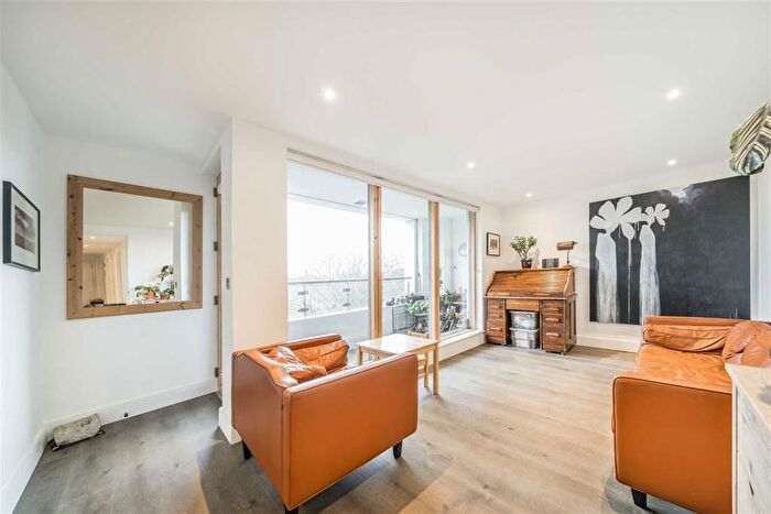 3 Bedroom Flat For Sale In Prestwood Street, City Road, N1 - Photo 3