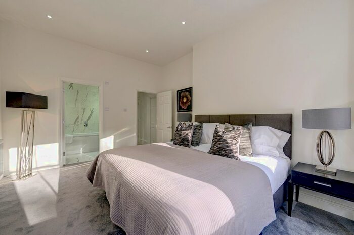 4 Bedroom Flat To Rent In Lexham Gardens, Kensington High Street, W8