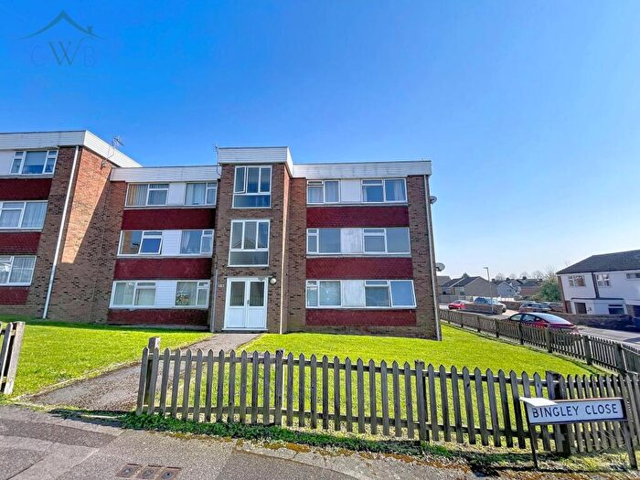 2 Bedroom Flat For Sale In Bingley Close, Snodland, ME6