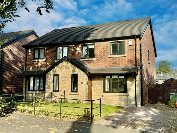 3 Bedroom Semi-Detached House For Sale In Westcliffe Road, Cleckheaton, BD19