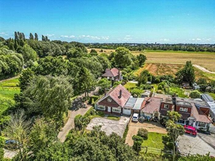 4 Bedroom Detached House For Sale In Shripney Lane, Bognor Regis, West Sussex, PO22