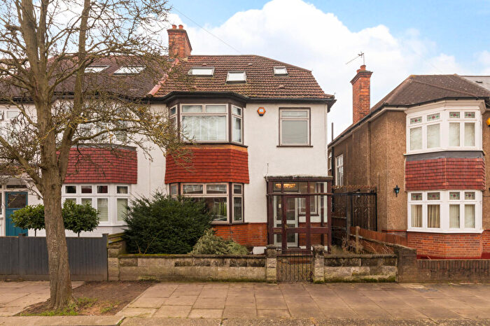 5 Bedroom Semi-Detached House To Rent In Dovedale Road, East Dulwich, SE22