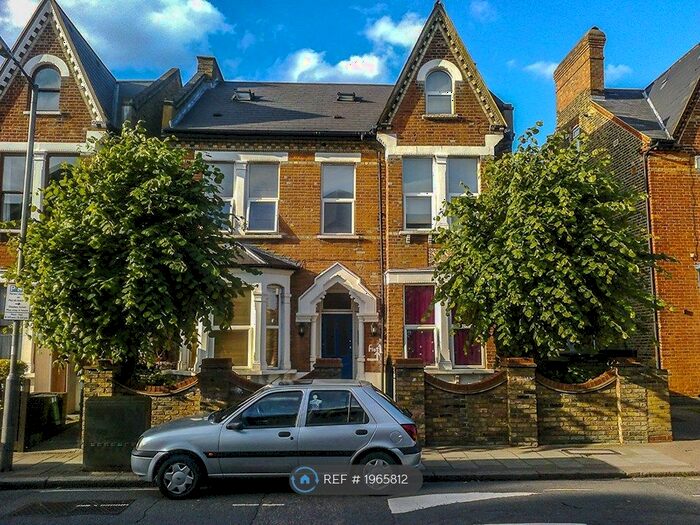 2 Bedroom Flat To Rent In Longley Road, London, SW17
