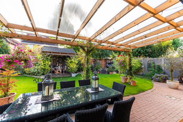 4 Bedroom Detached House For Sale In The Thatchers, Bishop's Stortford, Hertfordshire, CM23