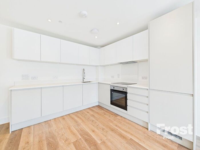 2 Bedroom Flat To Rent In Bath Road, Slough, Berkshire, SL1