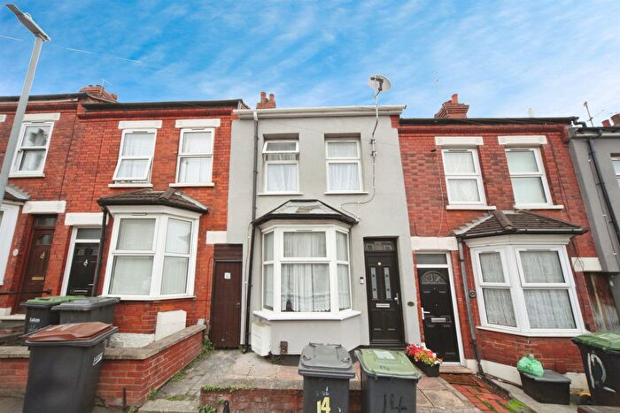 2 Bedroom Terraced House For Sale In Althorp Road, Luton, LU3