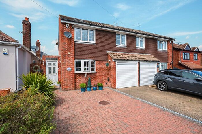 4 Bedroom Semi Detached House For Sale In Dartford, Kent, DA2