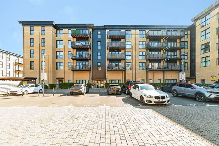 1 Bedroom Flat For Sale In Giles Crescent, Stevenage, SG1