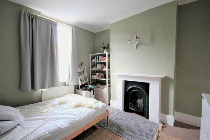 5 Bedroom Maisonette To Rent In Finsbury Park Road, Finsbury Park, London, N4