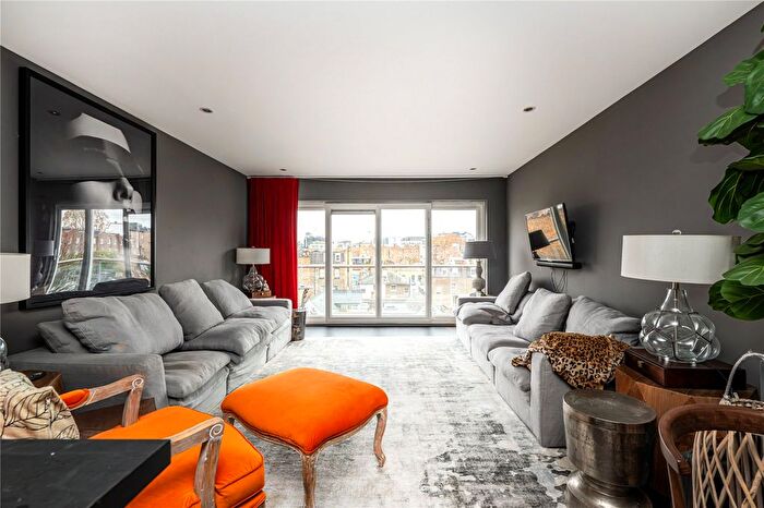 2 Bedroom Flat For Sale In Hereford Road, Notting Hill, London, W2