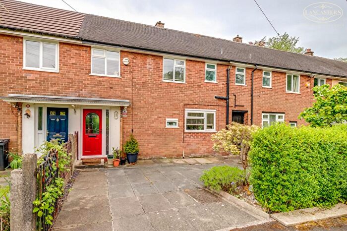 3 Bedroom Mews For Sale In Poplar Avenue, Horwich, Bolton, BL6