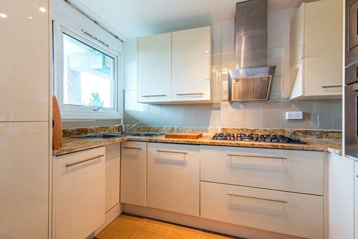 3 Bedroom Flat For Sale In Frensham Court, Mitcham, CR4