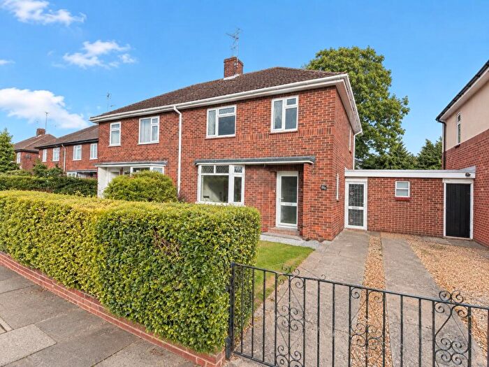 3 Bedroom Semi-Detached House For Sale In Eastern Avenue, Peterborough, PE1