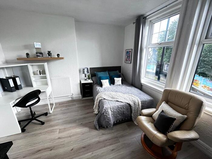 Studio To Rent In Flat - Regent Park Ave, LS6