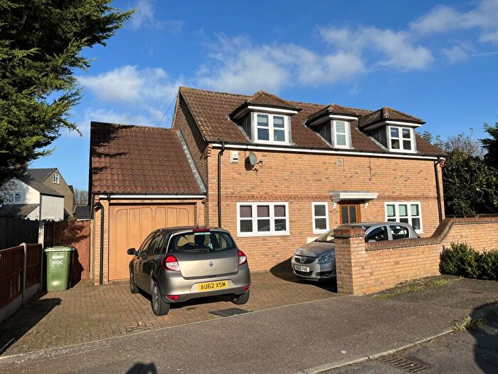 2 Bedroom Detached House To Rent In Simpkin Close, St Neots, PE19