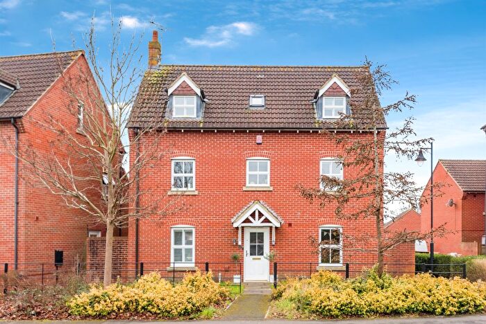 5 Bedroom Detached House For Sale In Voyager Drive, Swindon, SN25