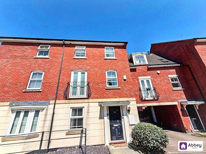 4 Bedroom Terraced House For Sale In Sandhills Avenue, Hamilton, LE5