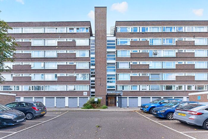 1 Bedroom Flat For Sale In Flat, Lemare Lodge, Fair Acres, Bromley, BR2