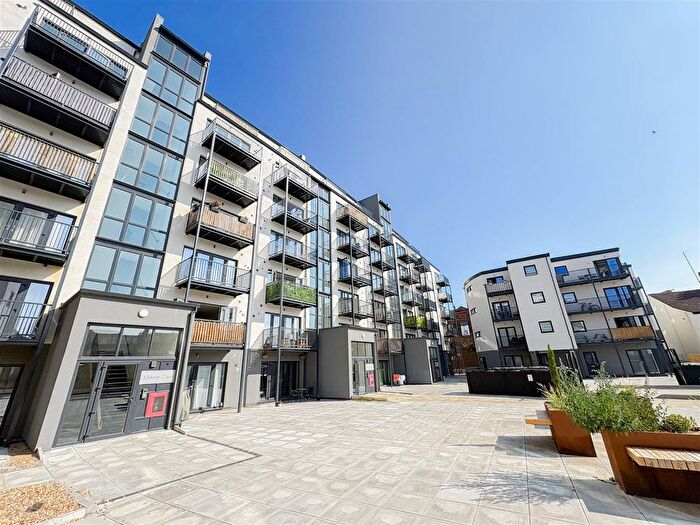 2 Bedroom Flat To Rent In Martin Court, Hastings, TN34