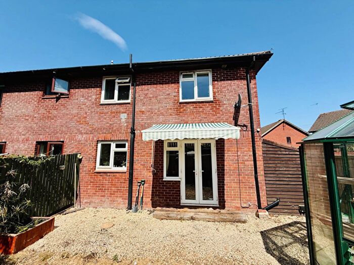 2 Bedroom Town House For Sale In Worcester Drive, Didcot, OX11