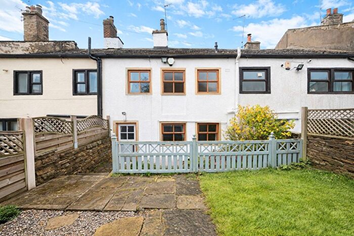 3 Bedroom Cottage For Sale In Malt Kiln, Clayton, Bradford, BD14
