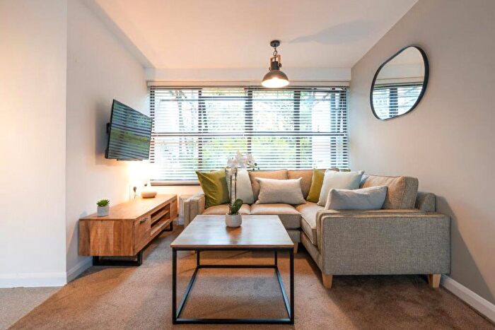 4 Bedroom Apartment To Rent In Hope Court, Exeter, EX4