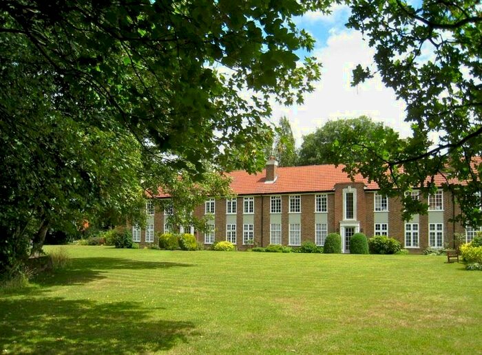 2 Bedroom Flat To Rent In Portsmouth Road, Thames Ditton, KT7