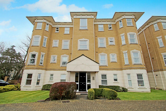 2 Bedroom Apartment To Rent In Surbiton, KT6