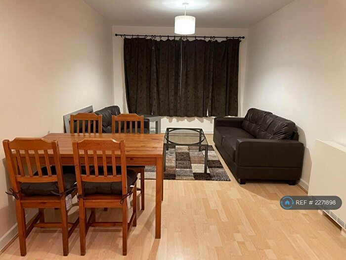 2 Bedroom Flat To Rent In Eccles New Road, Manchester, Salford, M5
