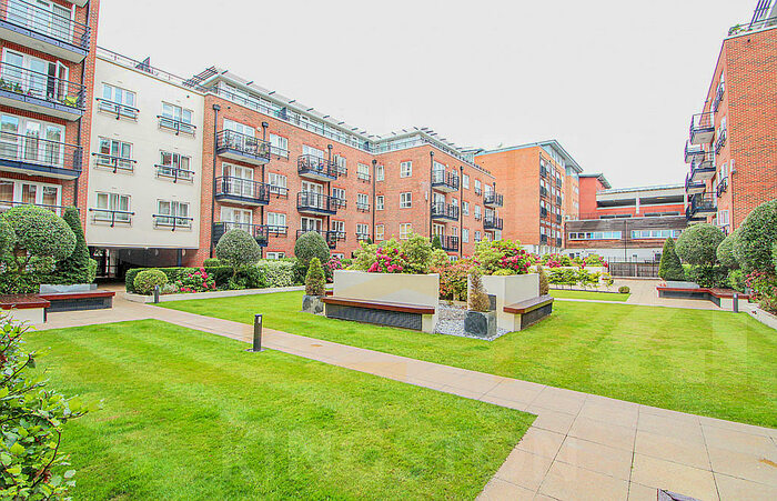2 Bedroom Apartment To Rent In Seven Kings Way, Kingston Upon Thames, KT2